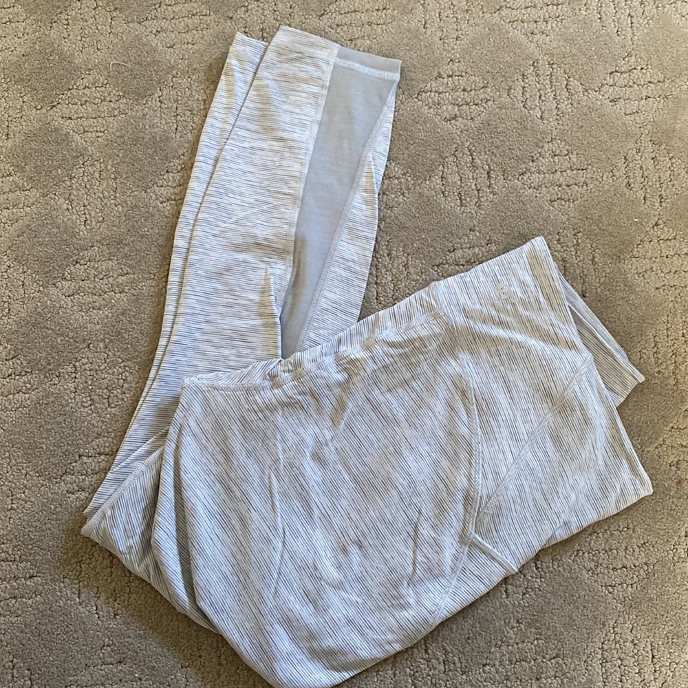 hardly worn lululemon wunder under leggings 25”